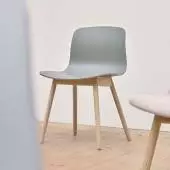 Chaise ABOUT A CHAIR AAC12 / Brique - Pieds chêne teinté noir - HAY