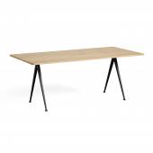Hay / Table PYRAMID 02 190, 250 et 300 cm chêne mat, pieds noir ou beige