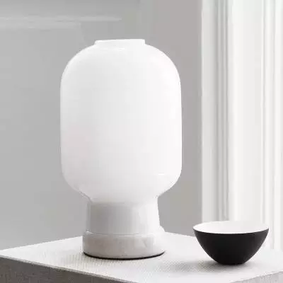 Lampe à poser AMP / Hauteur 26,5 cm / Verre - Marbre / Blanc / Normann Copenhagen