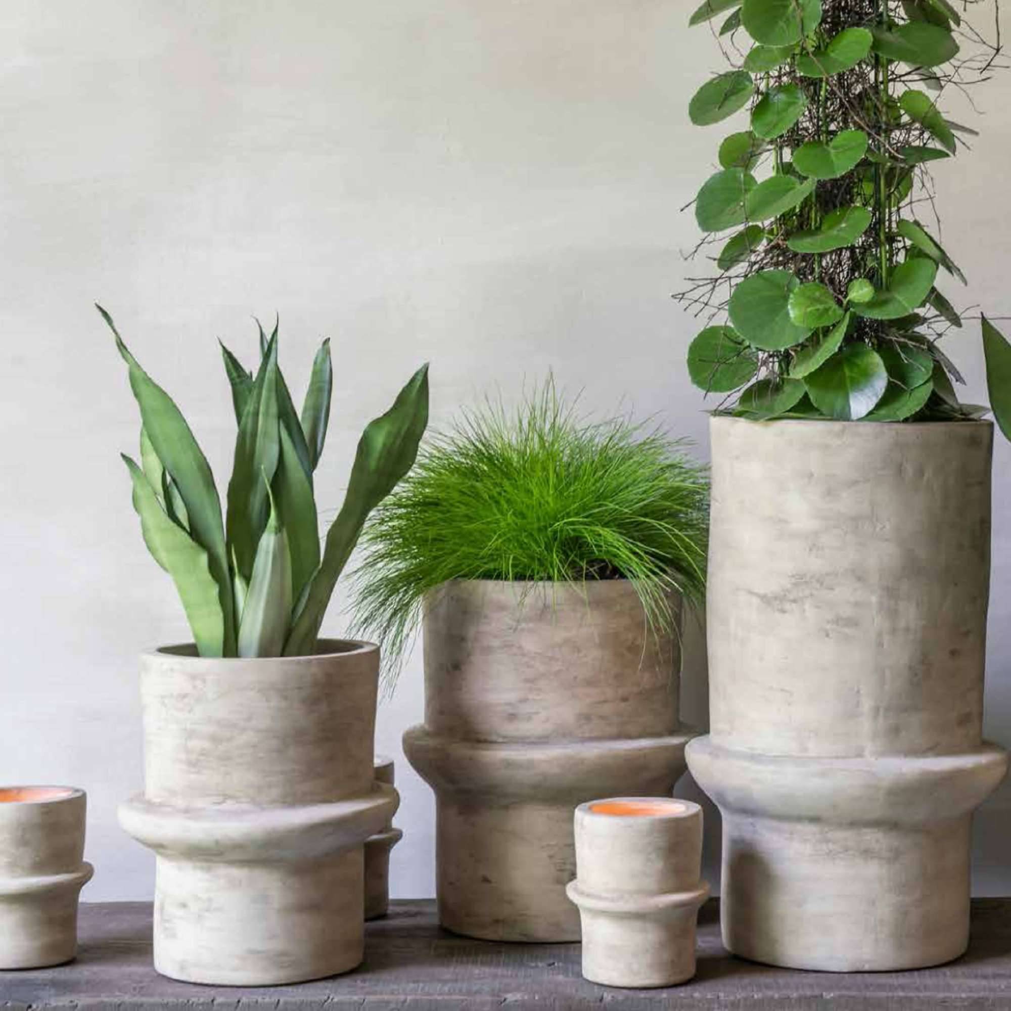 Pots terre cuite ou cache-pots pour vos plantes extérieures - Amadera  Taille 43 cm x 30 cm de diamètre (23 cm en intérieur)