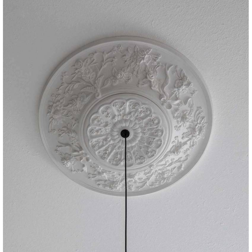 Moonbloom de Karman / Rosace de 2 diamètres en plâtre à peindre en plafonnier et une suspension LED noire