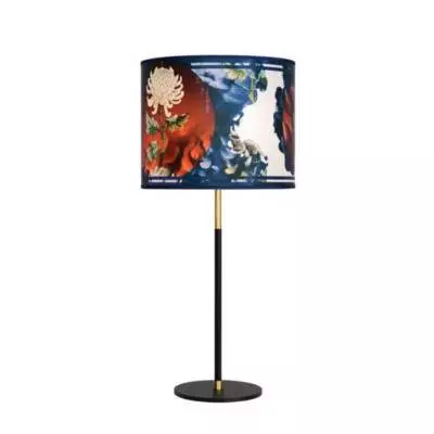 Lampe de table DAME DE PIQUE MONONOKÉ / H. 68 cm - Ø 31 cm / Tissu / Blanc Bleu Rouge / Un autre Regard