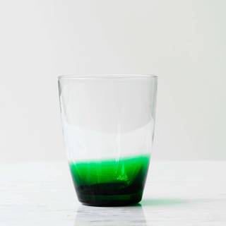 Verre à eau HUE GLASS / H 11 Ø 8,5 cm / Verre soufflé / Transparent et Vert / Normann Copenhagen
