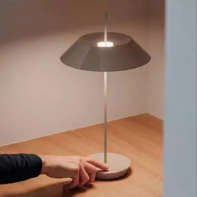 Lampe sans fil MAYFAIR / H. 38 cm / Métal et Plastique / Beige / Vibia