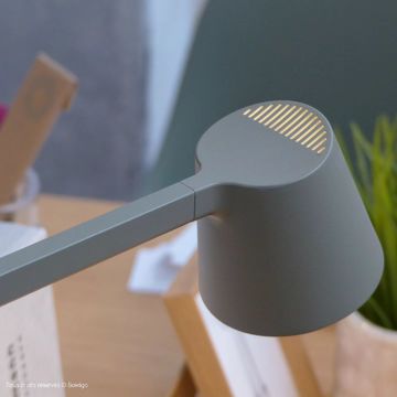 💡 Découvrez la lampe de table TIP par @muutodesign , une pièce de design moderne qui transformera votre éclairage en une expérience. Équipée d'un variateur tactile discret sur la base, elle vous permet de régler la luminosité avec facilité, créant ainsi l'ambiance parfaite pour chaque moment.🛋Polyvalente et légère, cette lampe est votre compagne idéale, prête à éclairer votre table, votre chevet ou votre bureau avec style. ✨️🪻 . . #interiordesign #homedecor #designer #interior #shoponline #rangement #mobilier #home #decoration #interiordesign #design #furnituredesign #light